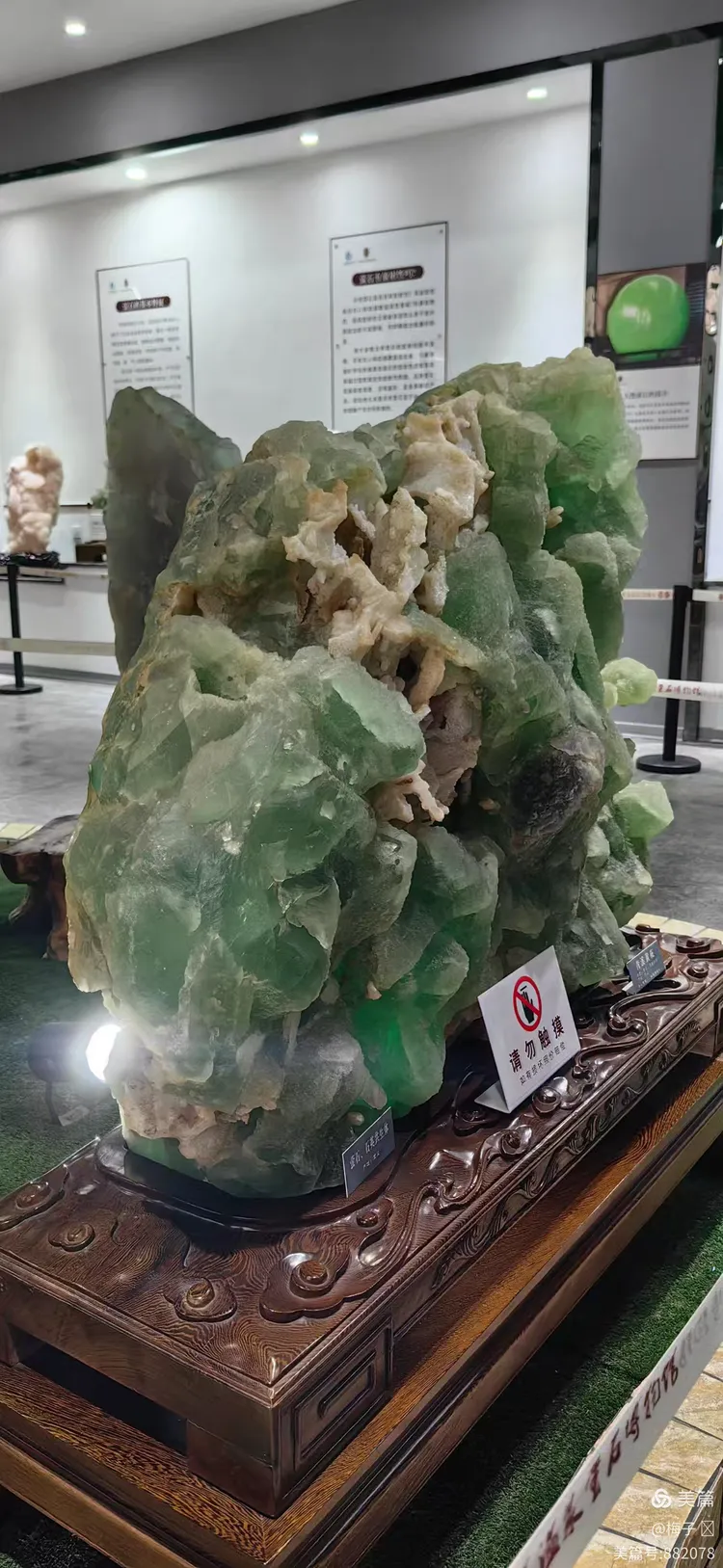 传说中的夜明珠:萤石